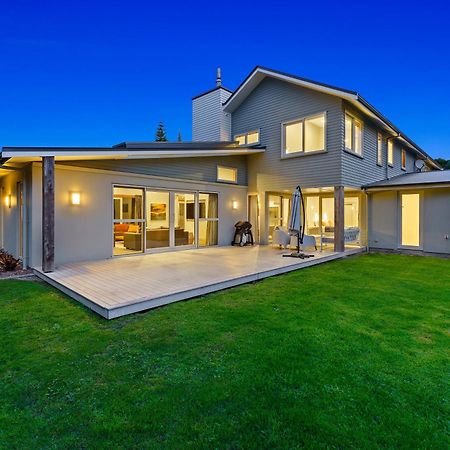 Anam Cara Gardens Luxury Villa Private Bedrooms And Ensuite Bathrooms Sleeps 9 Otaki Экстерьер фото
