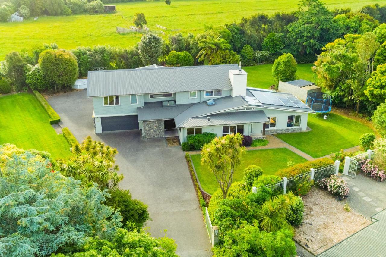 Anam Cara Gardens Luxury Villa Private Bedrooms And Ensuite Bathrooms Sleeps 9 Otaki Экстерьер фото
