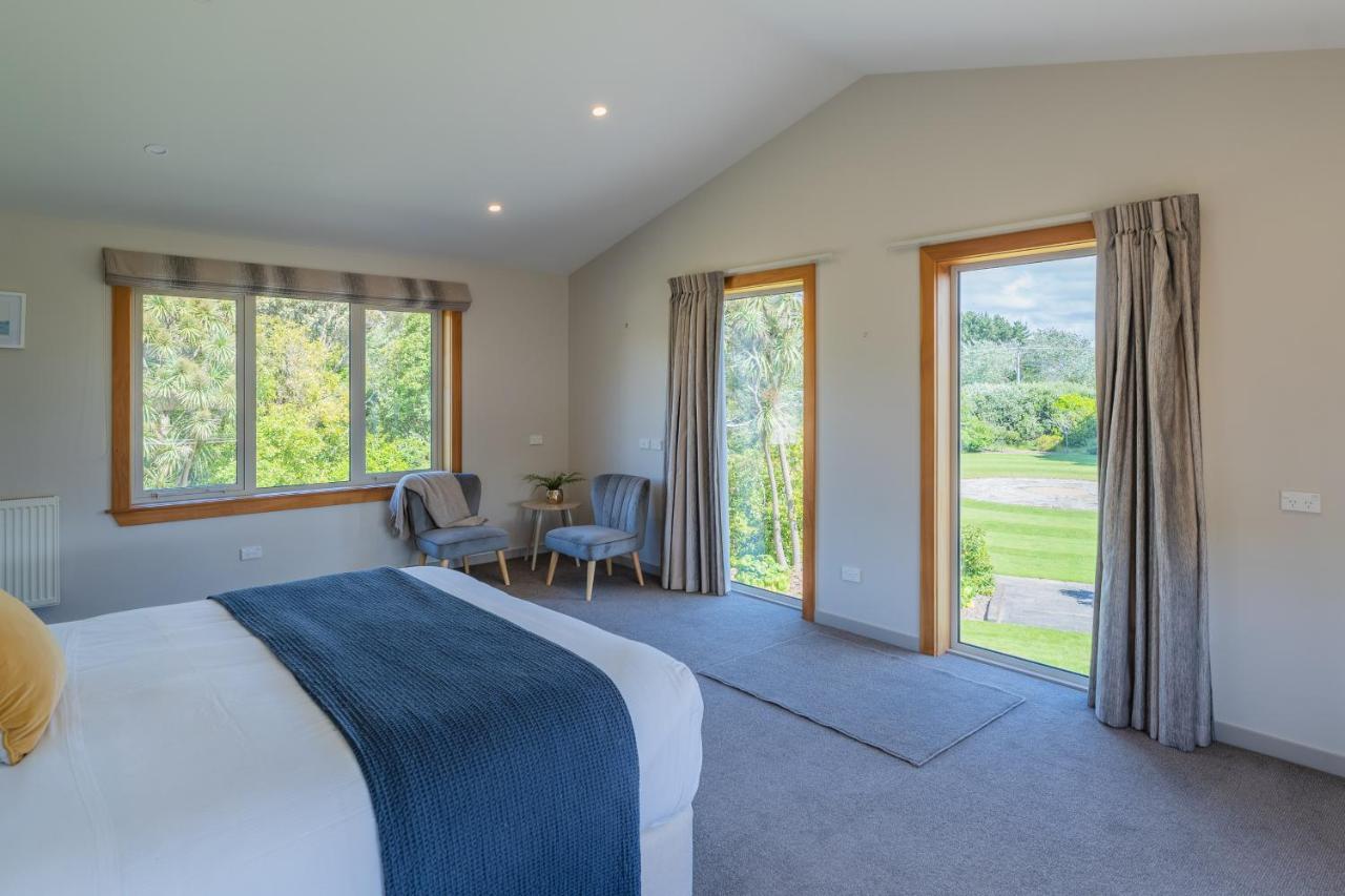 Anam Cara Gardens Luxury Villa Private Bedrooms And Ensuite Bathrooms Sleeps 9 Otaki Экстерьер фото