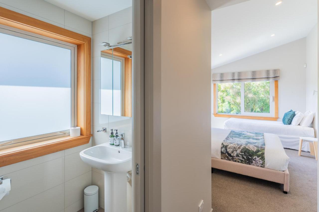 Anam Cara Gardens Luxury Villa Private Bedrooms And Ensuite Bathrooms Sleeps 9 Otaki Экстерьер фото