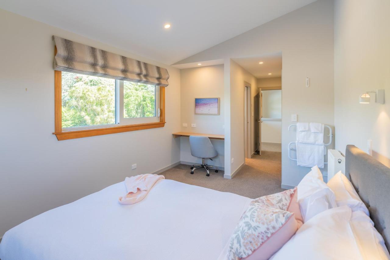 Anam Cara Gardens Luxury Villa Private Bedrooms And Ensuite Bathrooms Sleeps 9 Otaki Экстерьер фото