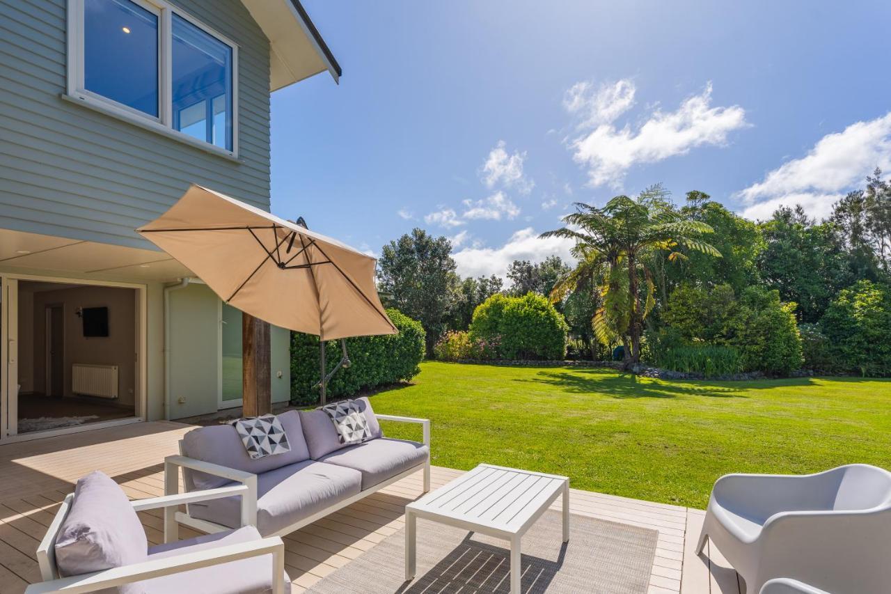 Anam Cara Gardens Luxury Villa Private Bedrooms And Ensuite Bathrooms Sleeps 9 Otaki Экстерьер фото